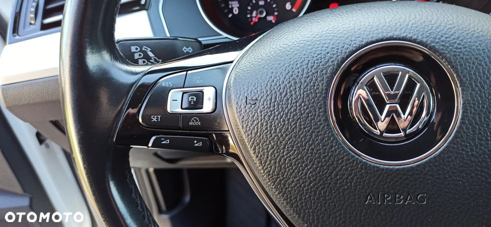 Volkswagen Passat - 37