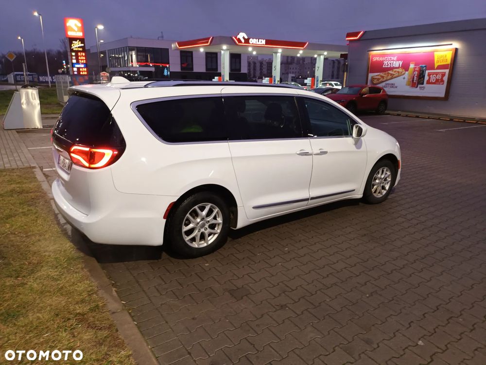 Chrysler Pacifica - 11