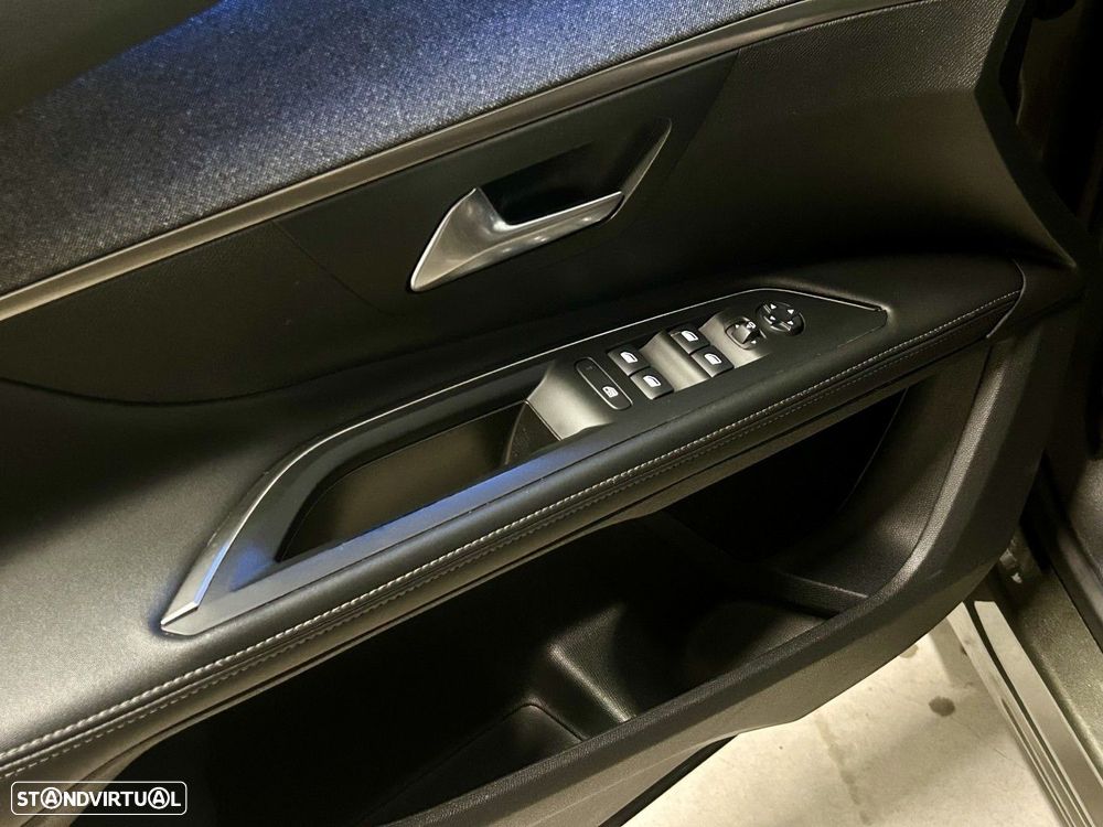 Peugeot 5008 1.2 PureTech Allure EAT8 - 52