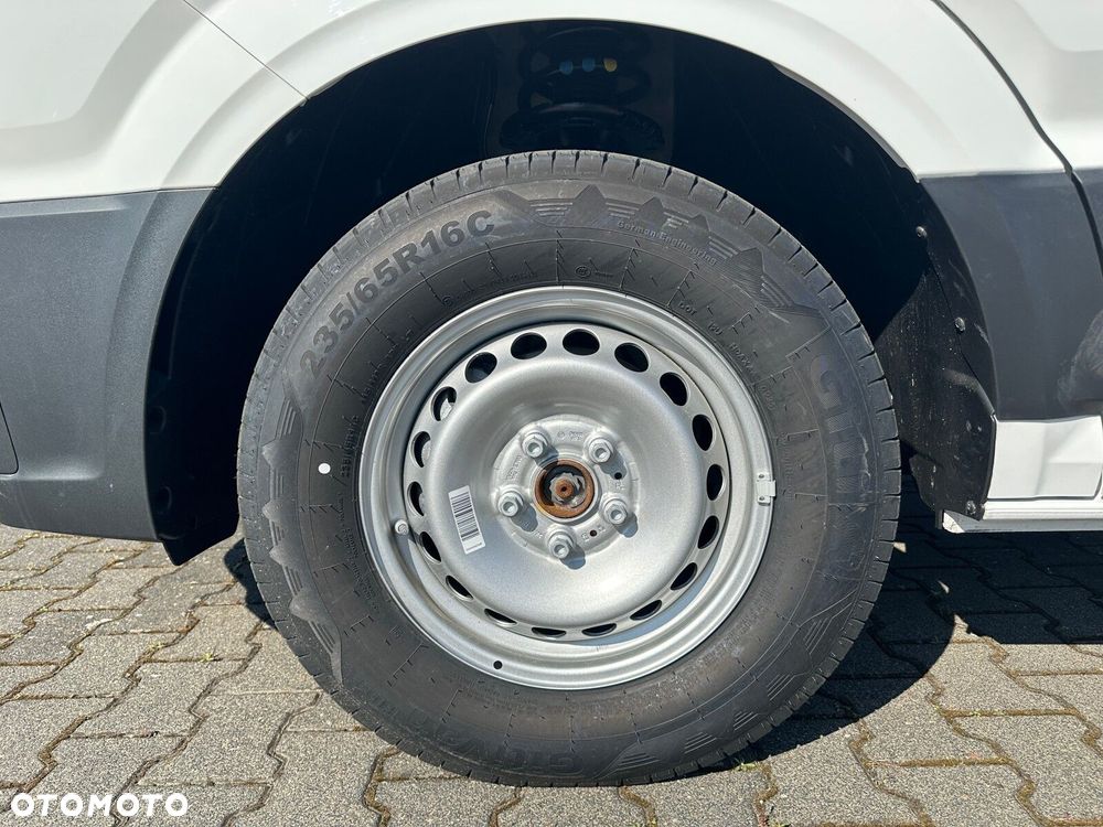 Volkswagen Crafter Podwozie z pojedynczą kabiną silnik: 2,0 l EURO VI SCR 163 KM / skrzynia biegów: Przedni napęd automatyczna 8-biegowa rozstaw osi: 4490 mm - 22