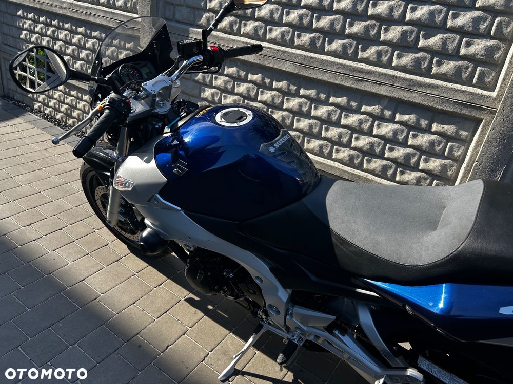Suzuki GSR - 18