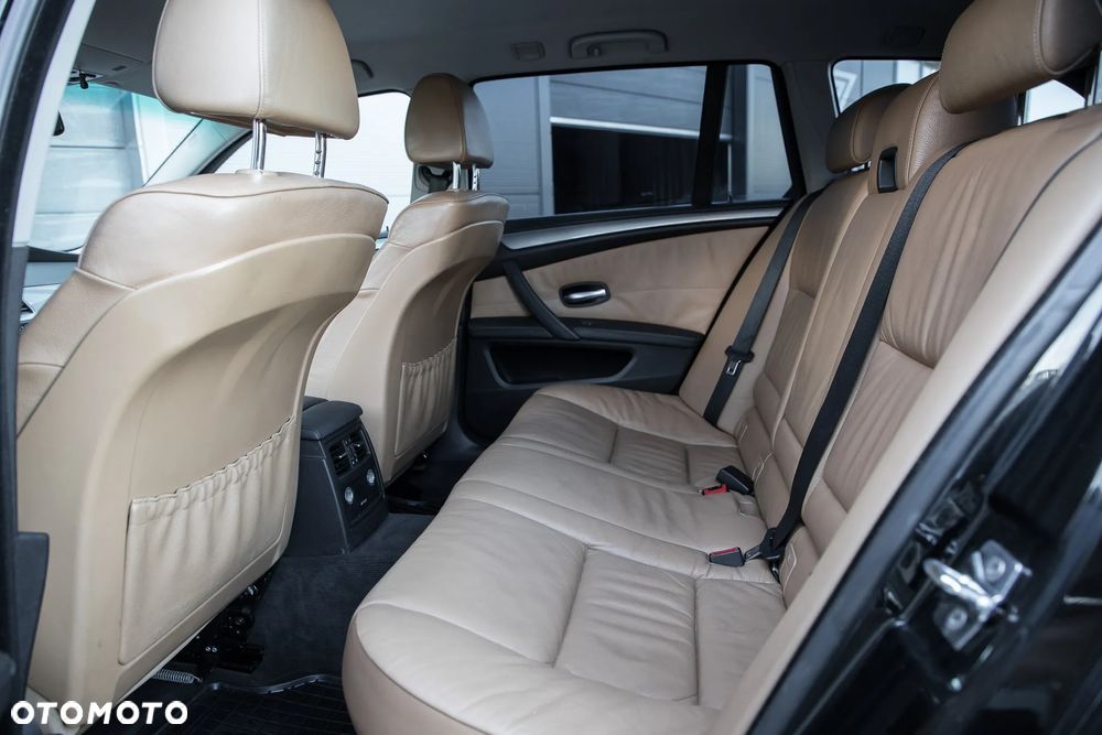 BMW Seria 5 525d xDrive Touring - 25