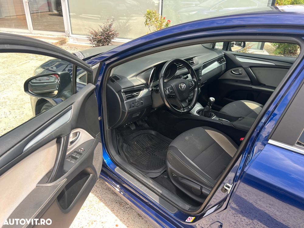 Toyota Avensis 2.0 D-4D Executive - 8