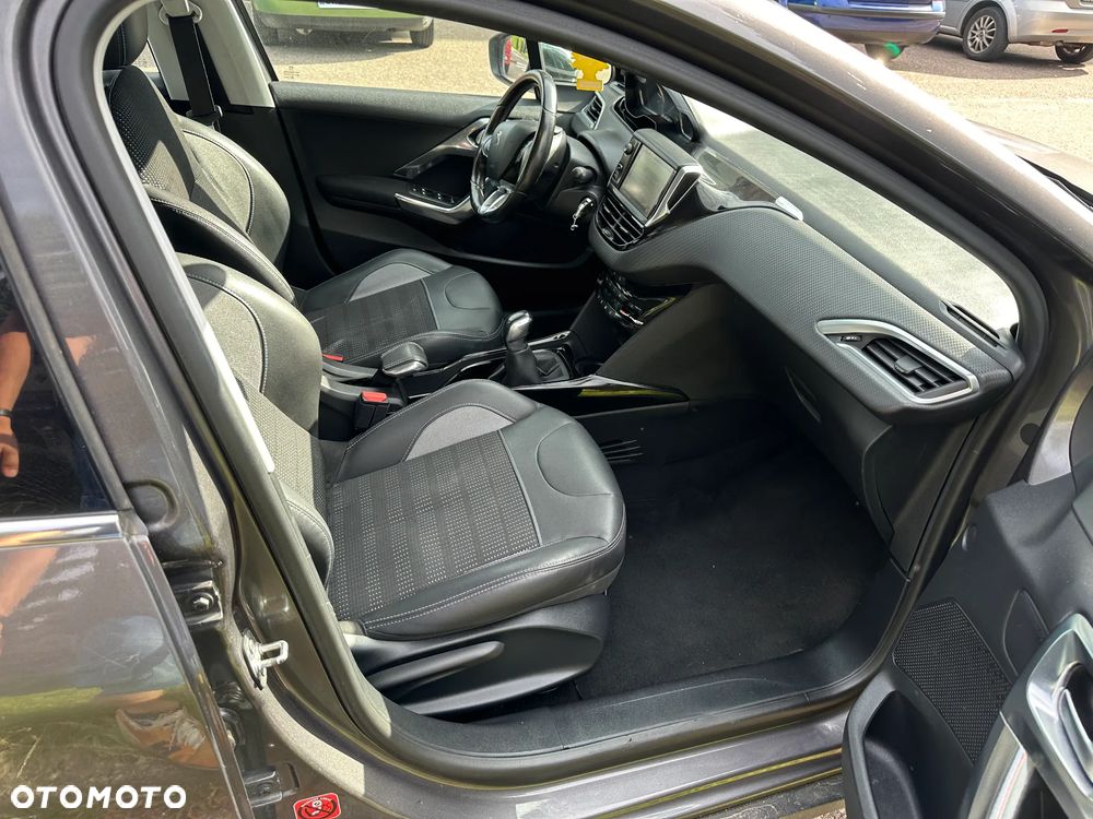 Peugeot 2008 1.2 Pure Tech Allure S&S - 18