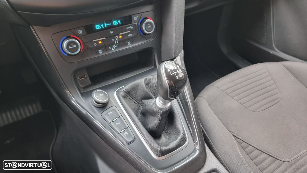 Ford Focus 1.0 EcoBoost Titanium - 11