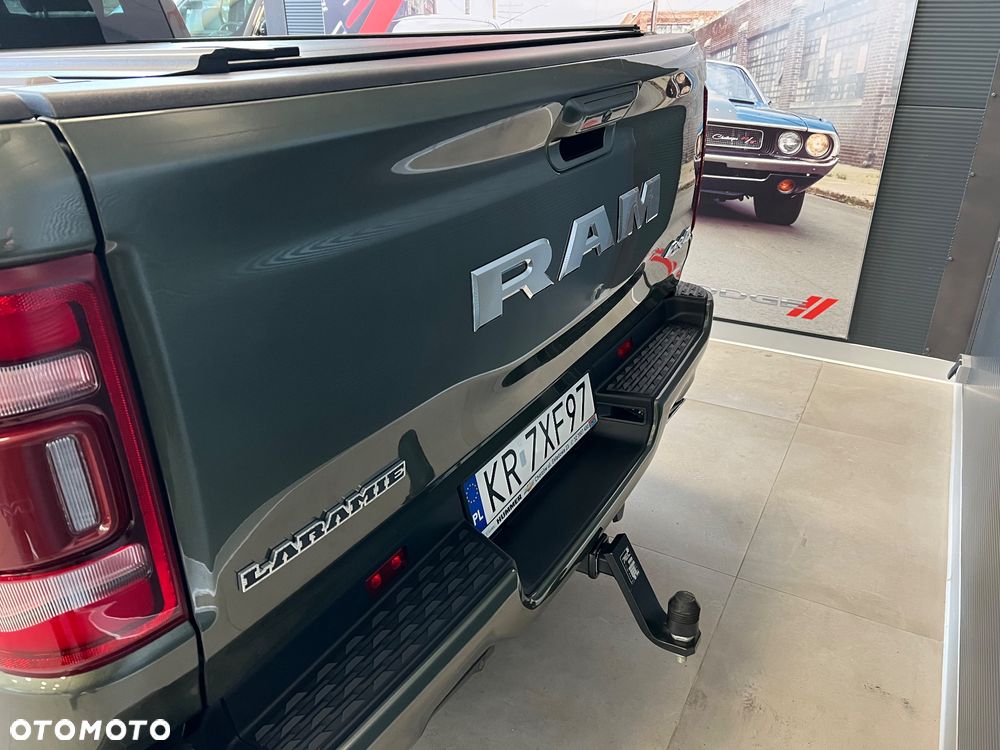 RAM 1500 5.7 Crew Cab Longbed Laramie Black - 5