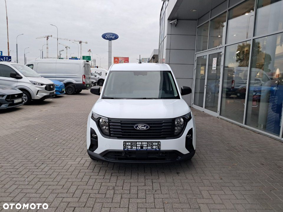 Ford Transit Courier - 12