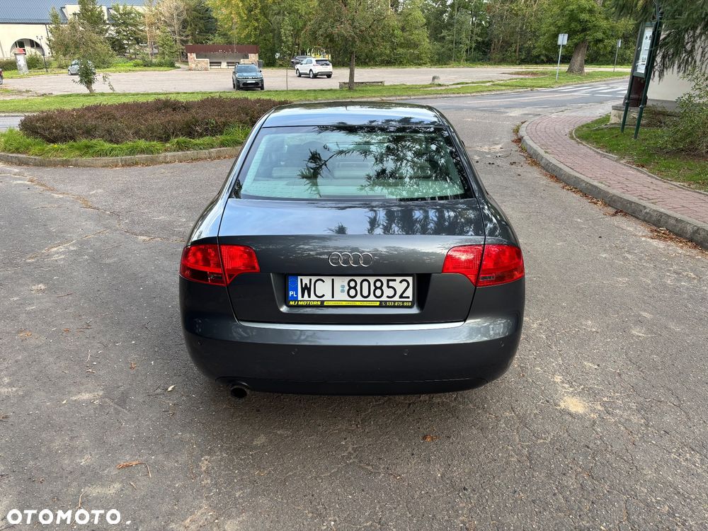 Audi A4 Limousine - 14