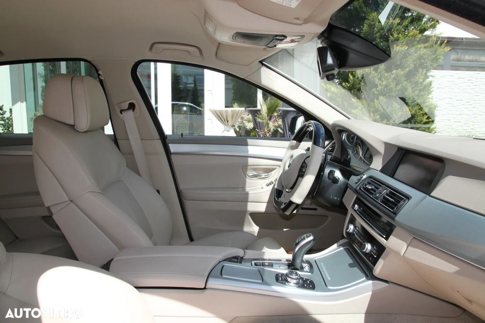 BMW Seria 5 525d xDrive AT - 7
