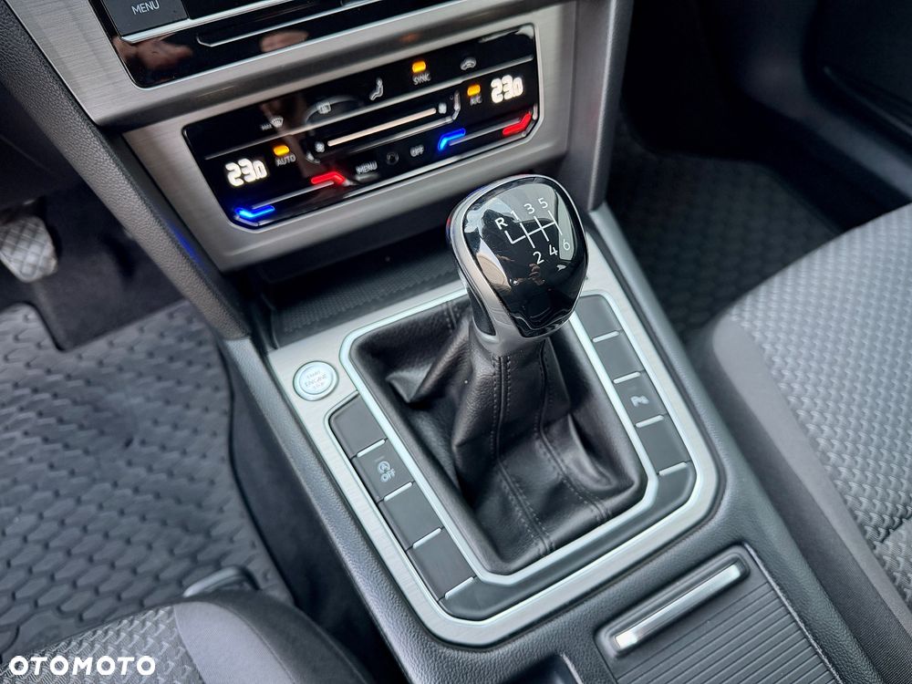 Volkswagen Passat 1.5 TSI EVO Business - 26