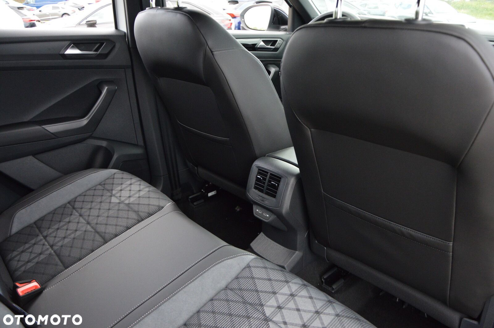 Volkswagen T-Roc - 16