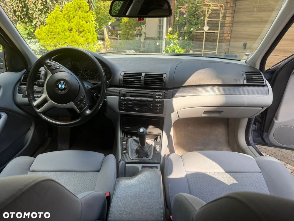 BMW Seria 3 330i - 26