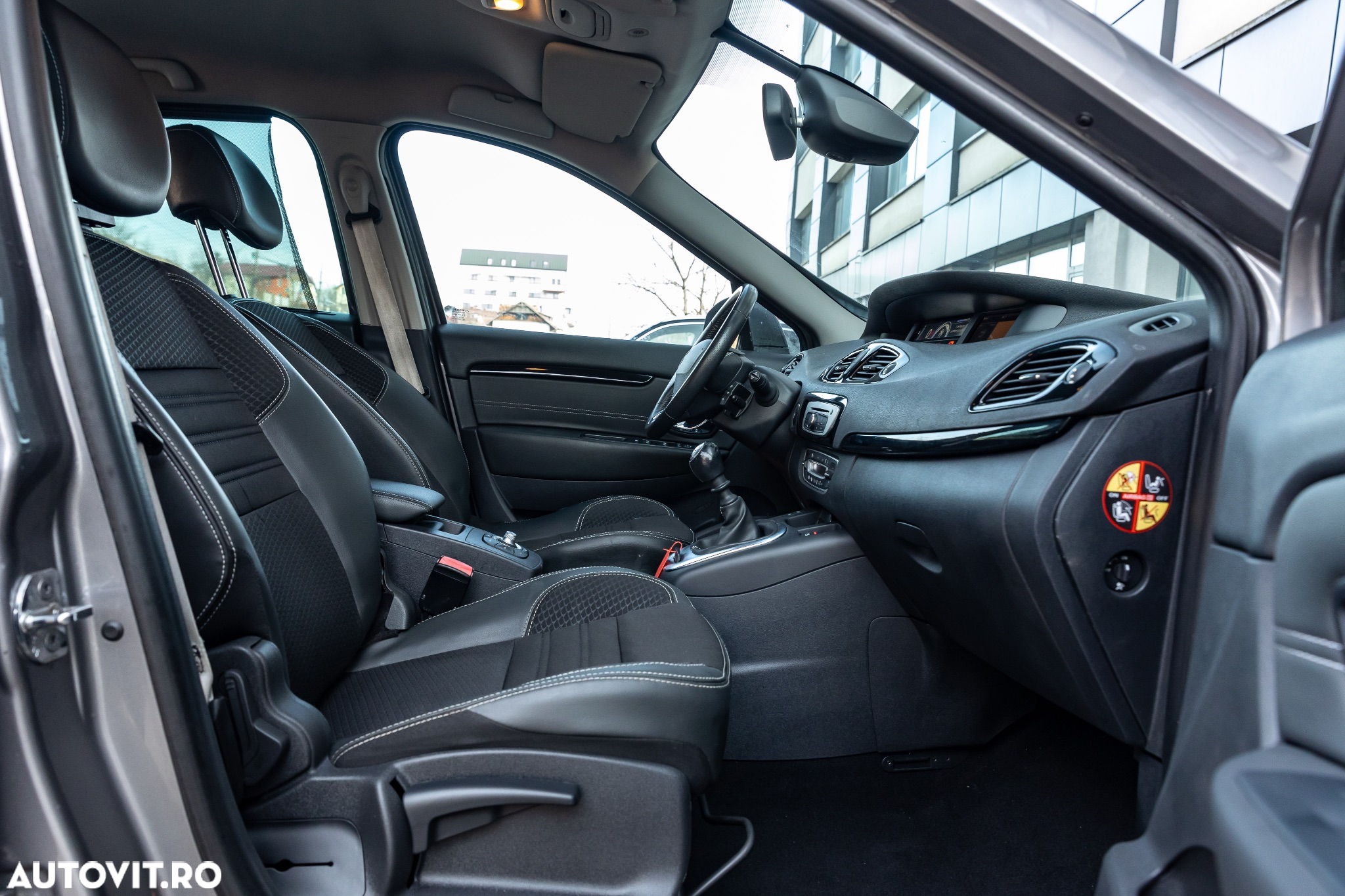 Renault Scenic ENERGY TCe 130 BOSE EDITION - 11