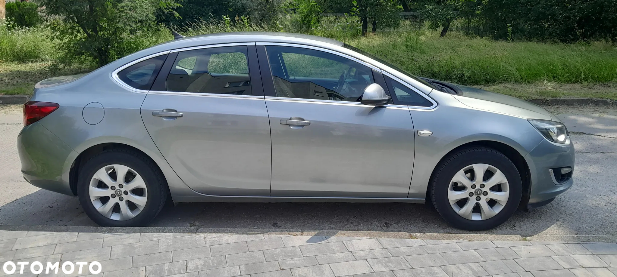Opel Astra IV 1.4 T Executive EU6 - 2