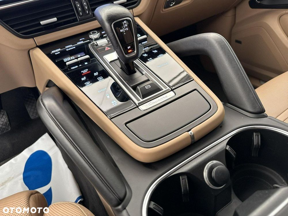 Porsche Cayenne - 16