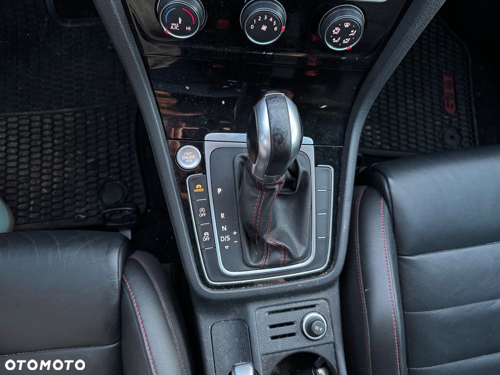 Volkswagen Golf - 23