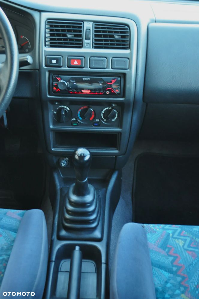 Nissan Almera - 16