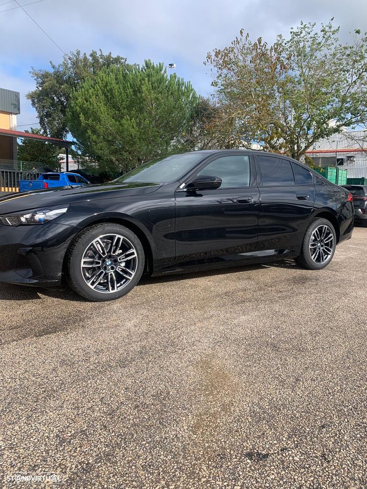 BMW 530 e Pack Desportivo M - 4