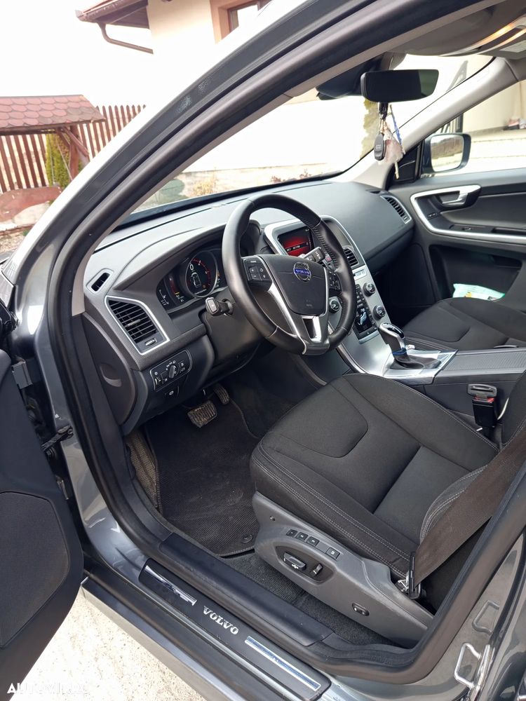 Volvo XC 60 D4 AWD Geartronic Momentum - 9