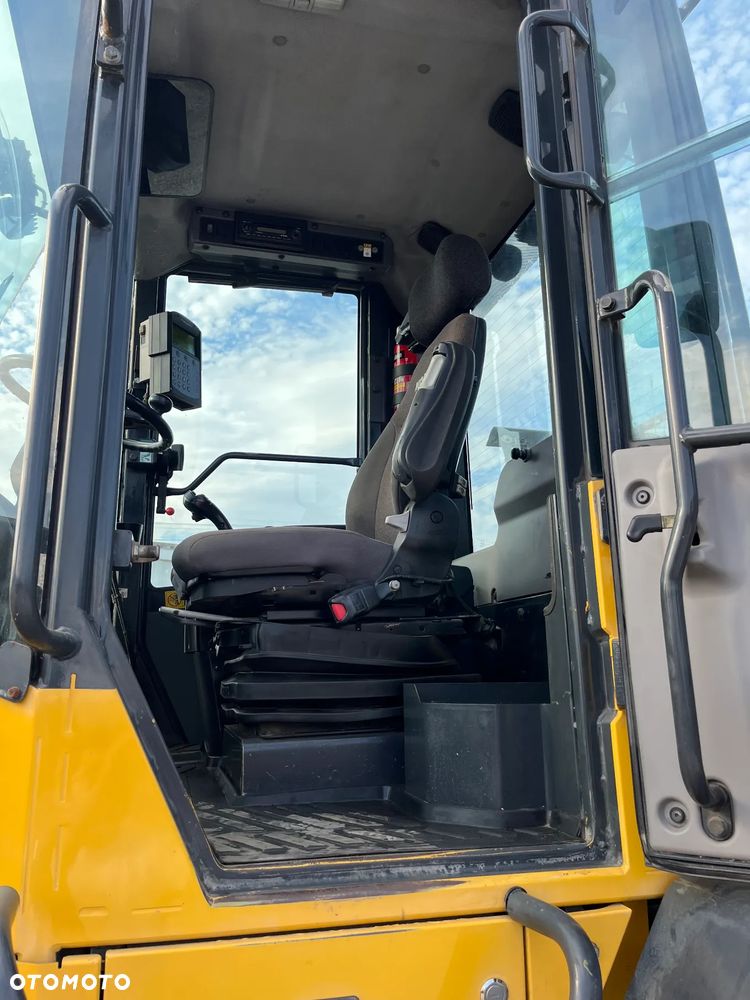 Komatsu WA270 - 31