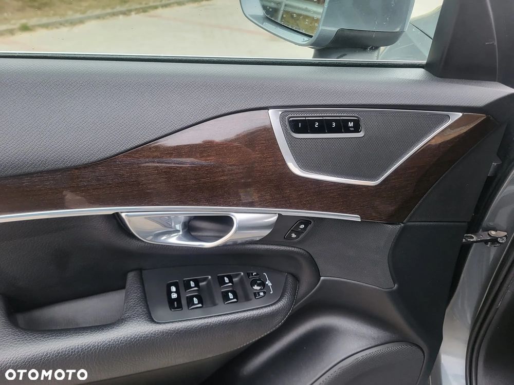 Volvo XC 90 T5 AWD Geartronic Momentum - 13