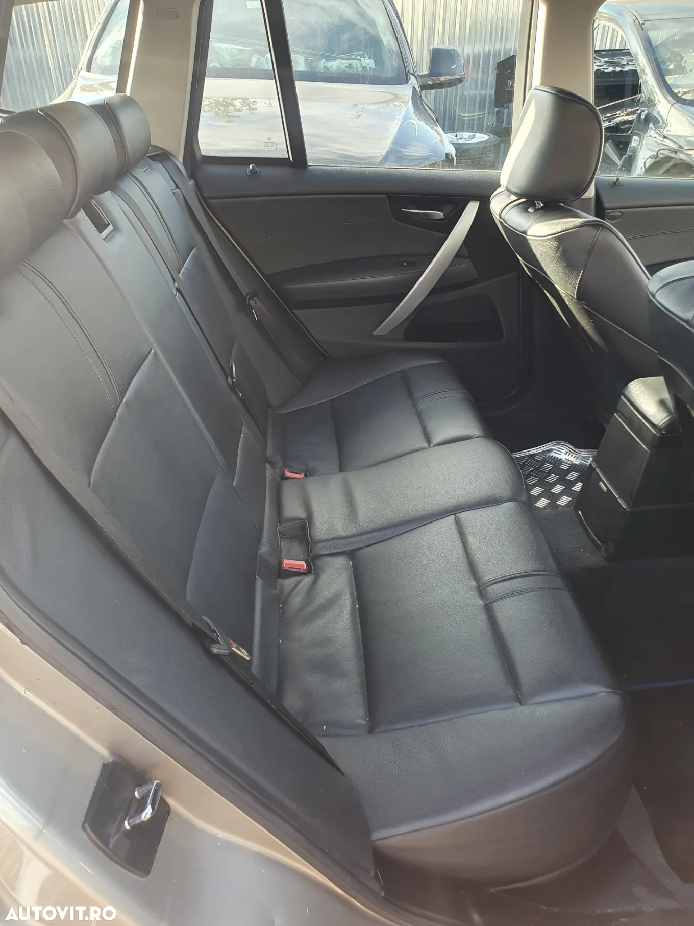Dezmembrez BMW X3 E83 facelift an 2007 motor 2.0 tdi 110 kw 150 cp tip 204D4 M47 interior complet din piele scaune fata bancheta spate ansamblu cui carlig remorcare bara fata spate stop stopuri led airbag volan  oglinda oglinzi portiera stanga dreapta - 5