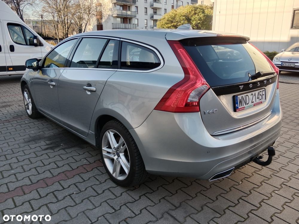 Volvo V60 D6 AWD Plug-in Hybrid Summum - 11