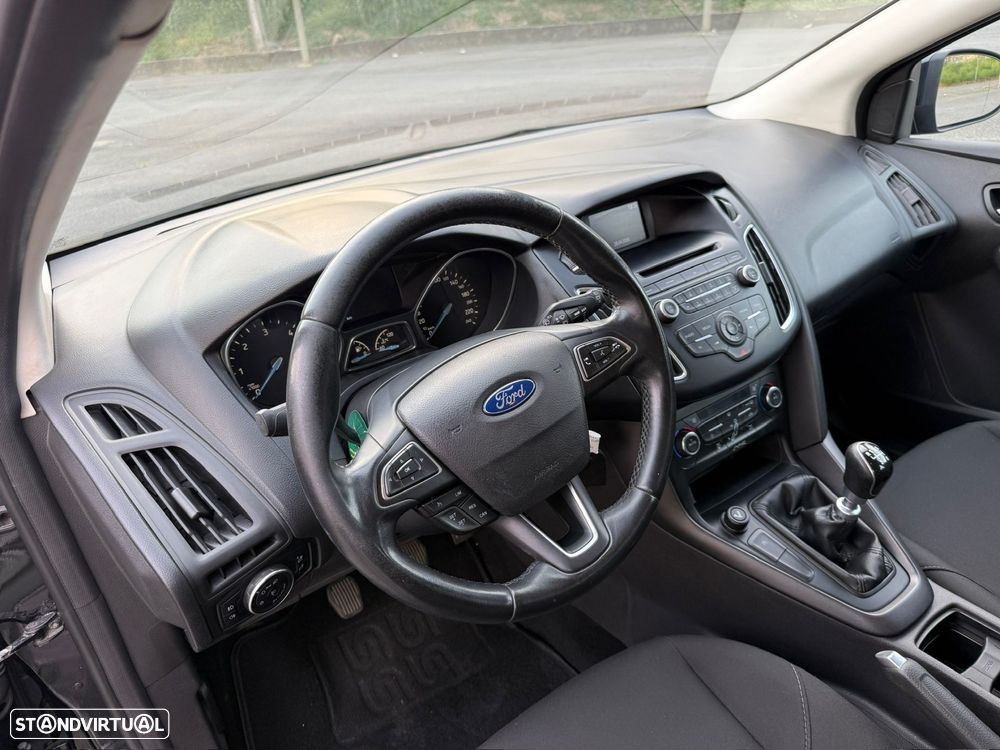 Ford Focus - 8
