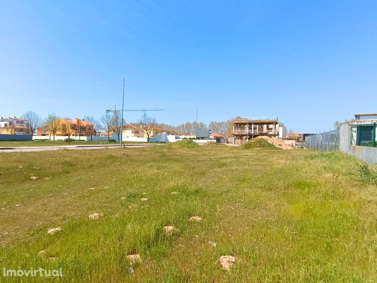 Lote de terreno urbano com 800 m2 - Grande imagem: 2/6