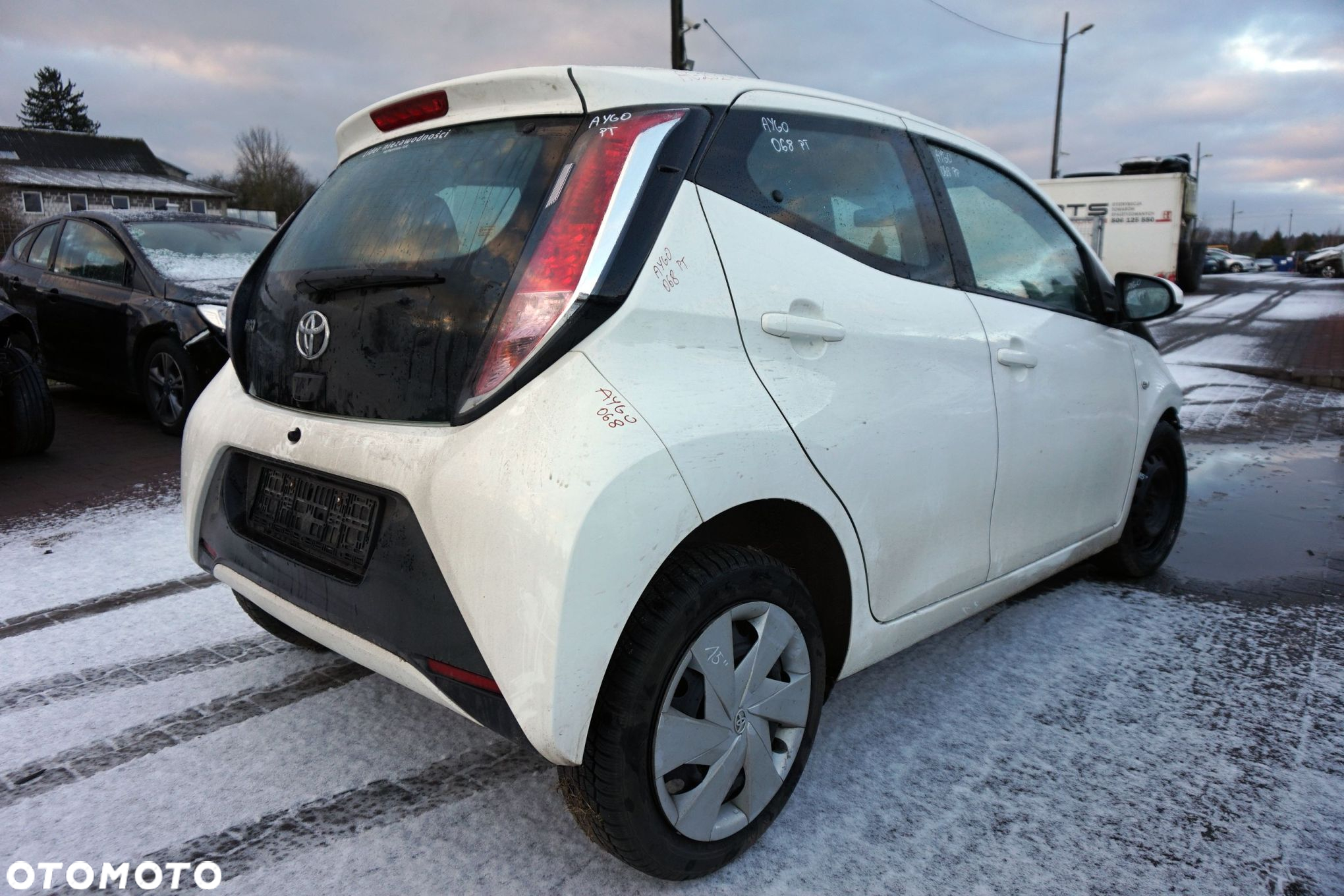 TOYOTA AYGO II 5D HB 2017 068 1.0 12V 1KR-FE 69KM C551 BIAŁY na części - 5