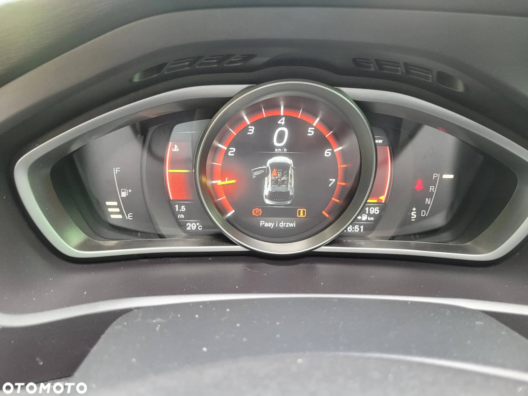 Volvo V40 T3 Drive-E Momentum - 25