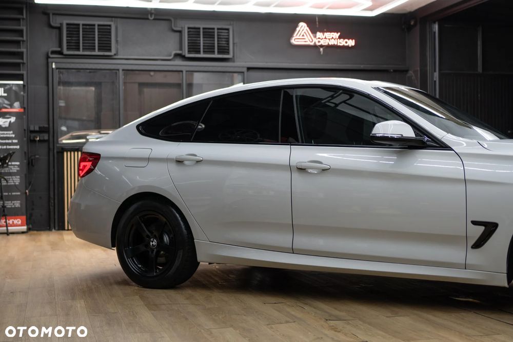BMW Seria 3 320i GPF xDrive M Sport Shadow sport - 11