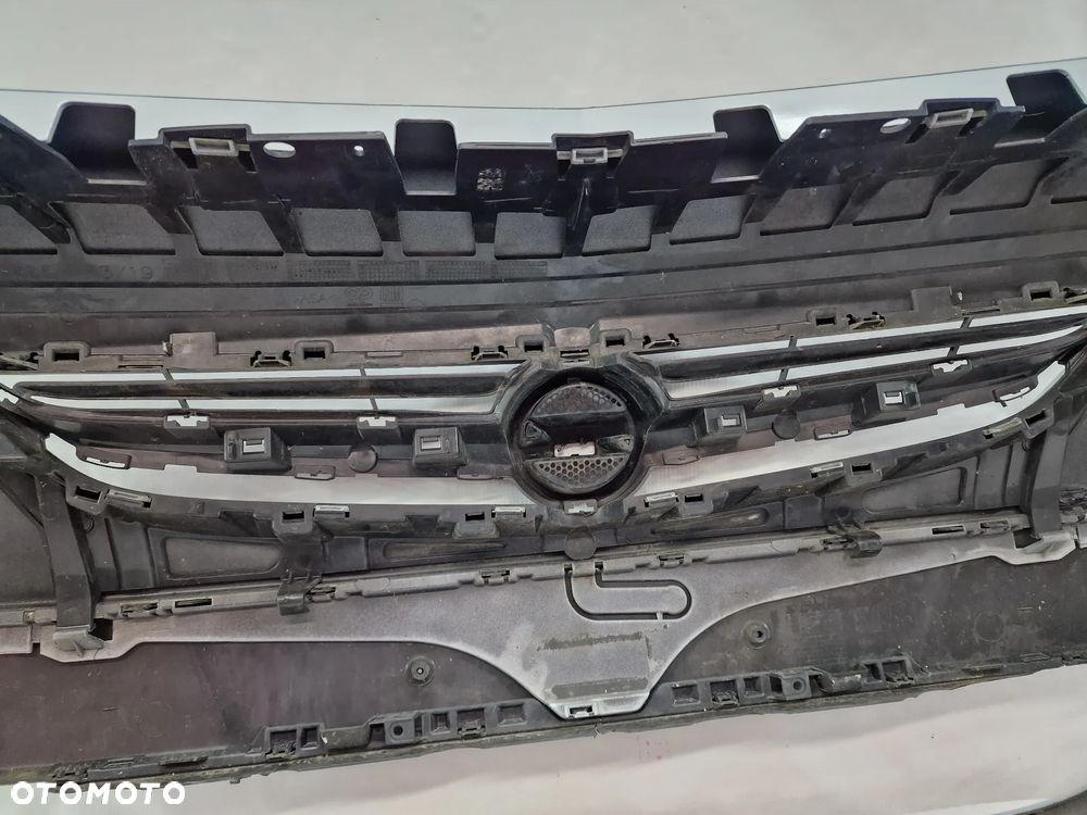 OPEL ASTRA IV LIFT 12- ZDERZAK PRZEDNI PRZÓD , NA SPRYSKI + ATRAPA / GRILL + HOKEJE , NR 13368660 , NR AUKCJI NZ1350 - 26