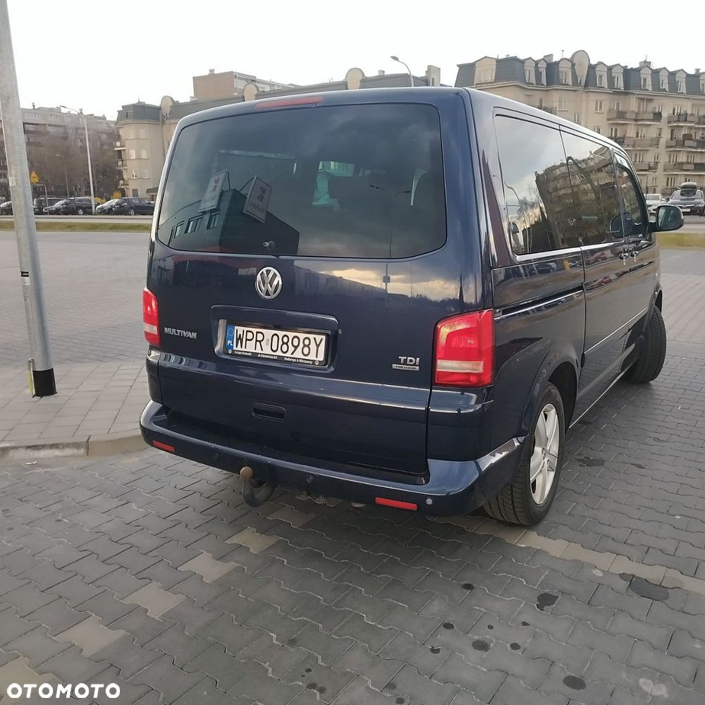 Volkswagen Multivan - 11