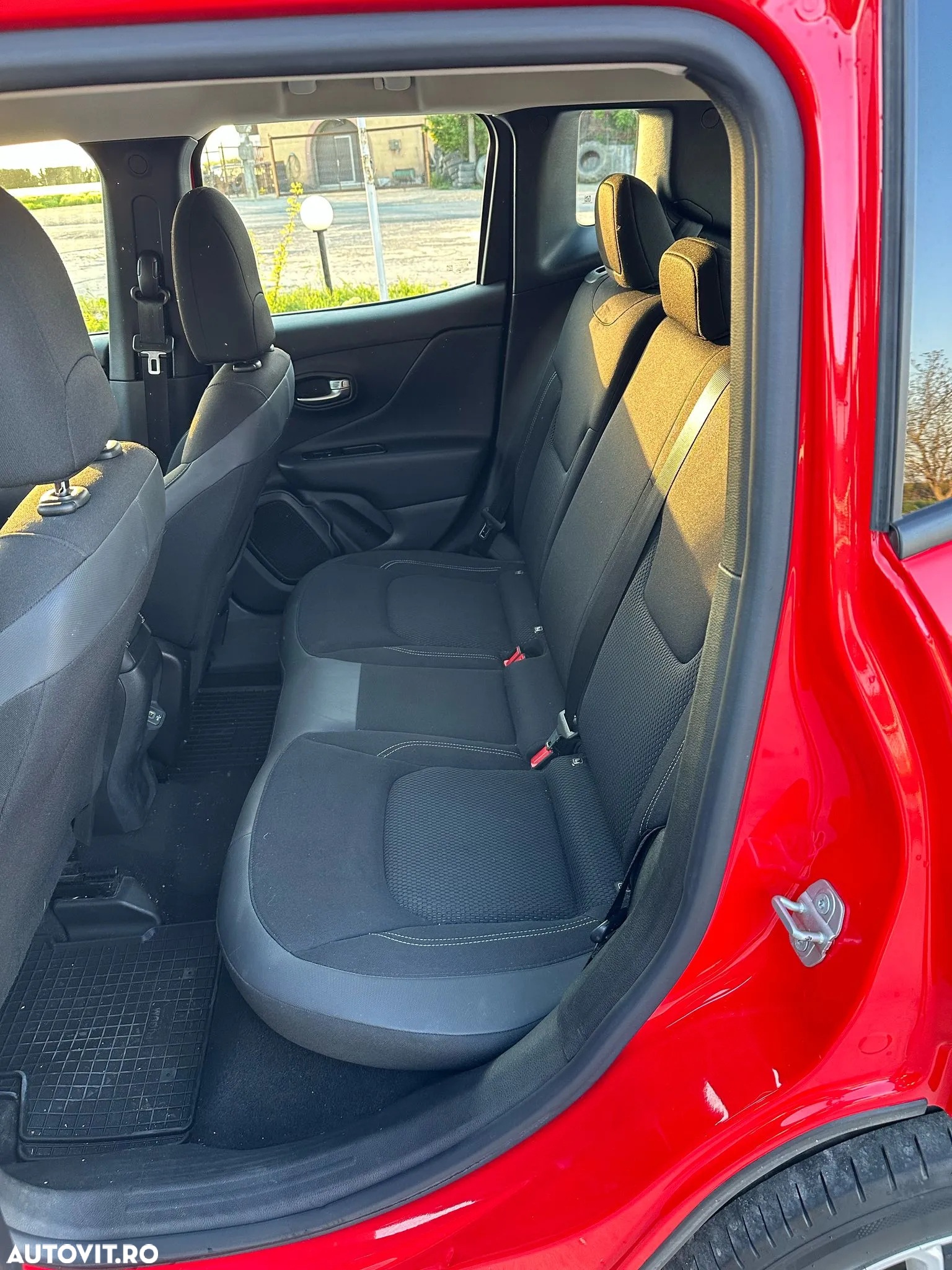 Jeep Renegade 1.3 T-GDI 4xe PLUG-IN Hybrid Automatik (RED) - 10