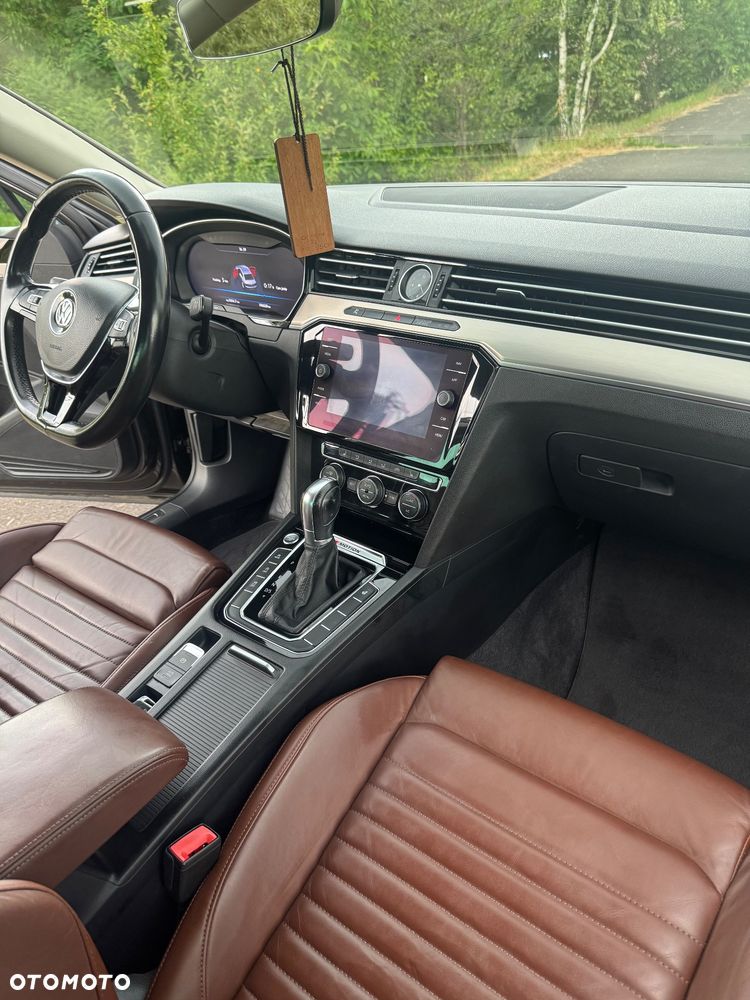 Volkswagen Passat - 13