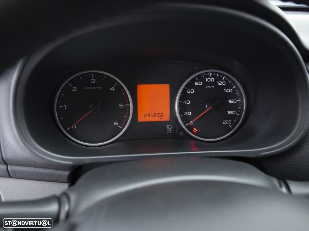 Mitsubishi L200 2.4 DI-D Club 4WD C/IVA - 11