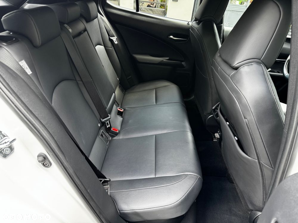 Lexus UX - 12