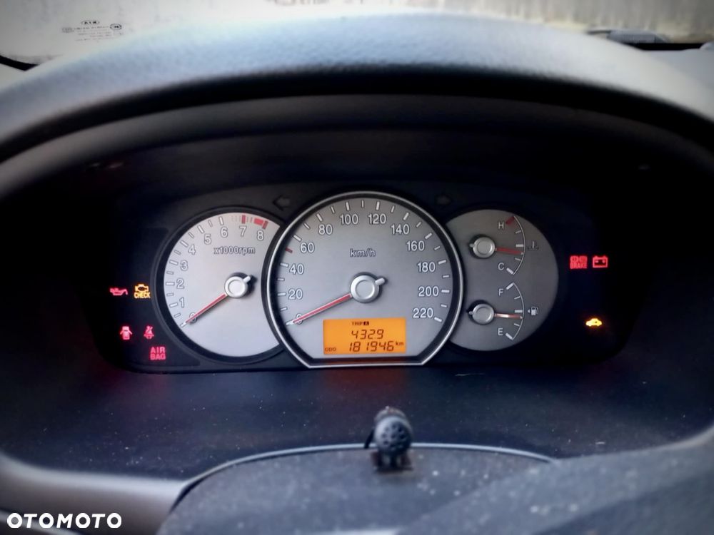 Kia Carens 2.0 CVVT EX - 7