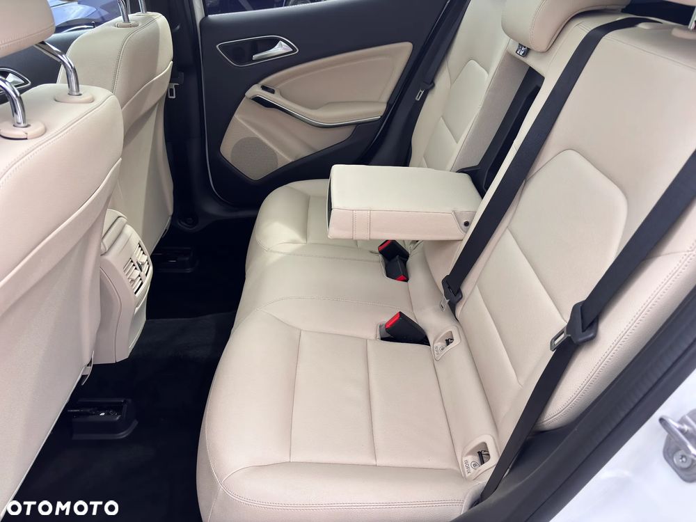 Mercedes-Benz GLA 250 4Matic 8G-DCT Edition 1 - 30