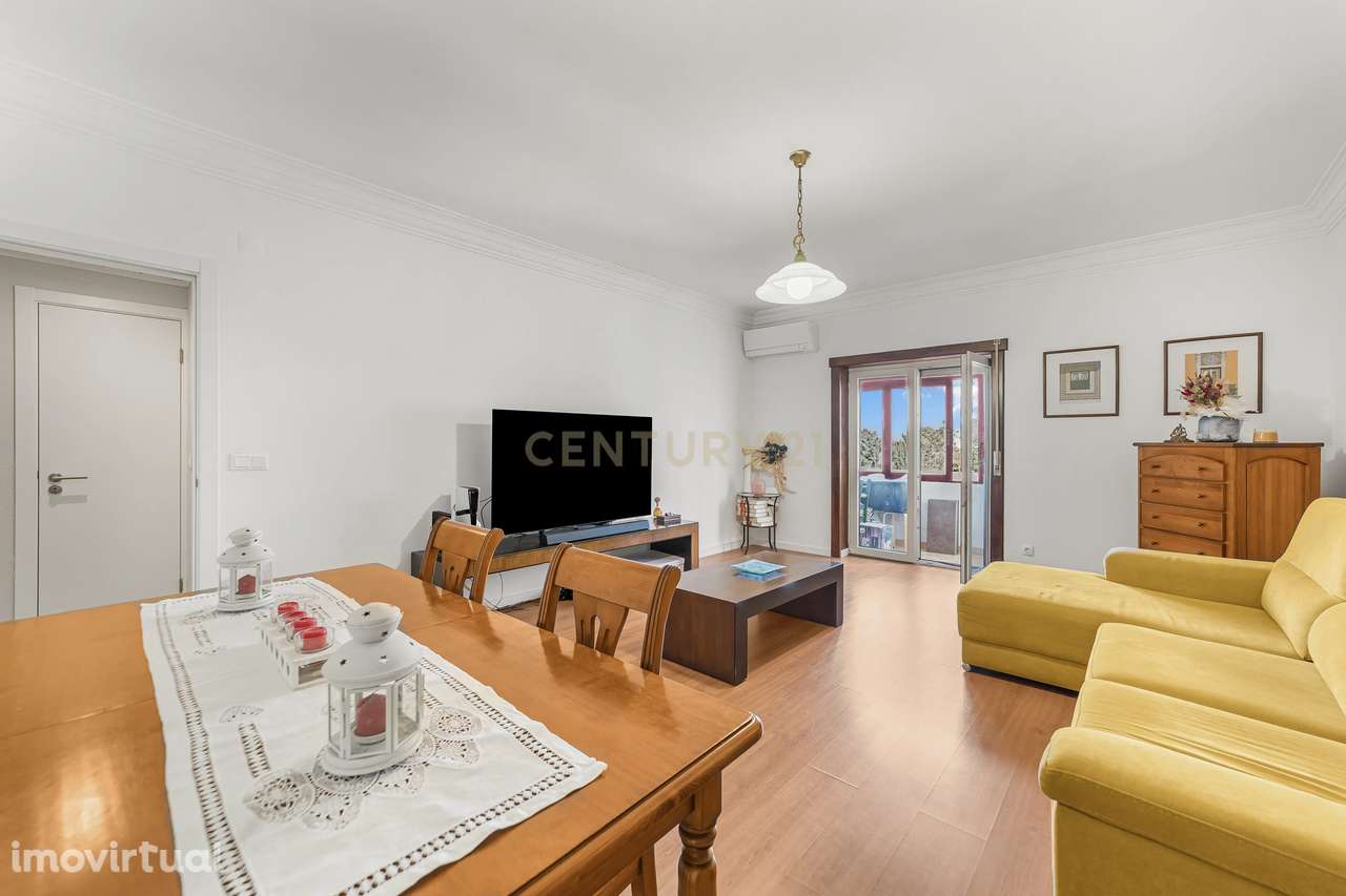 Apartamento T3 Semi-Renovado com boas áreas e vista desafogada nos 4 C - Grande imagem: 3/27