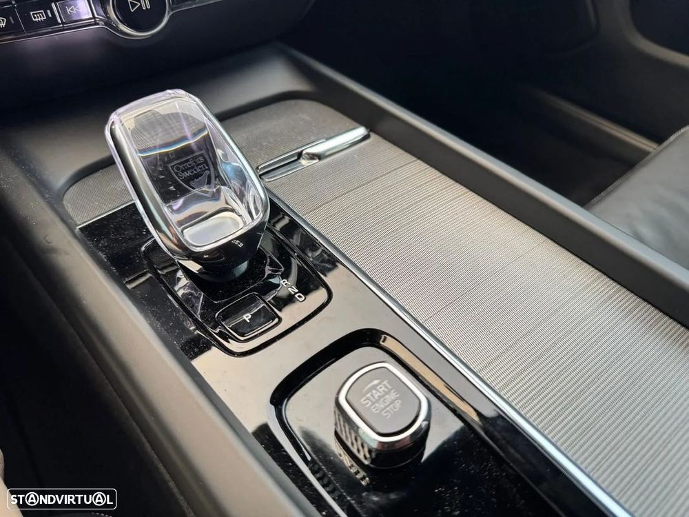 Volvo V60 2.0 B4 Plus Dark Auto - 4