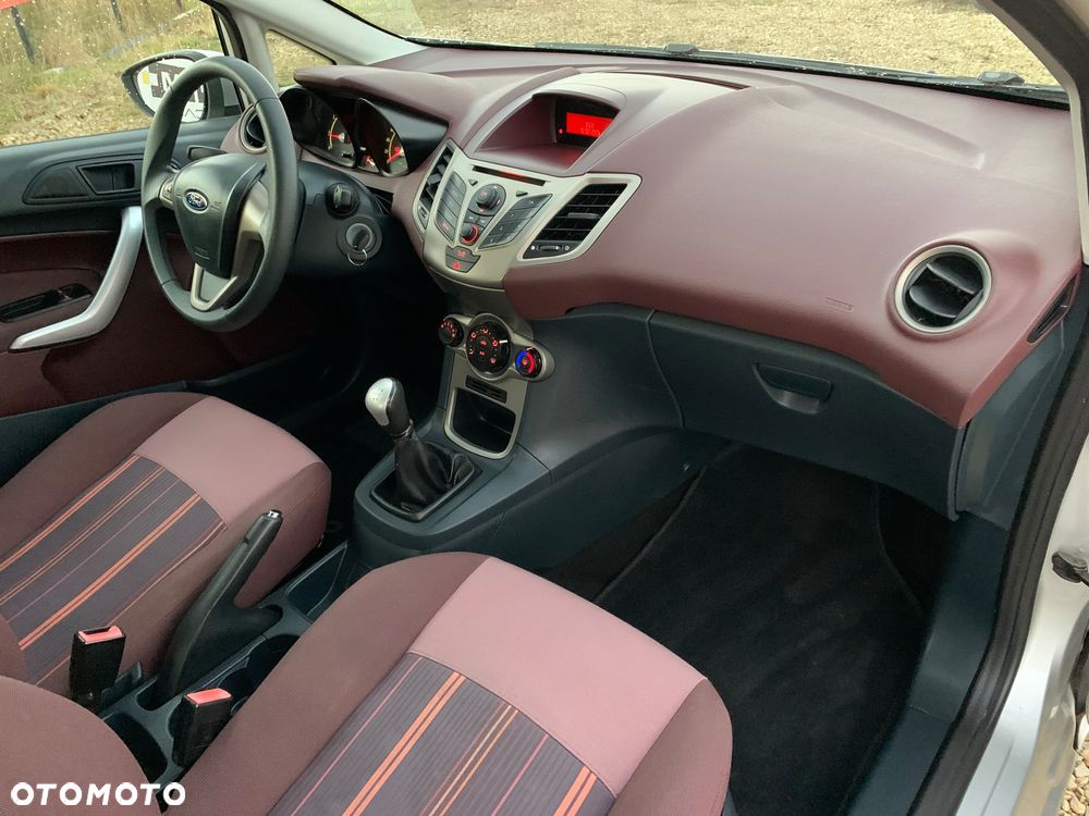 Ford Fiesta 1.4 Trend - 28