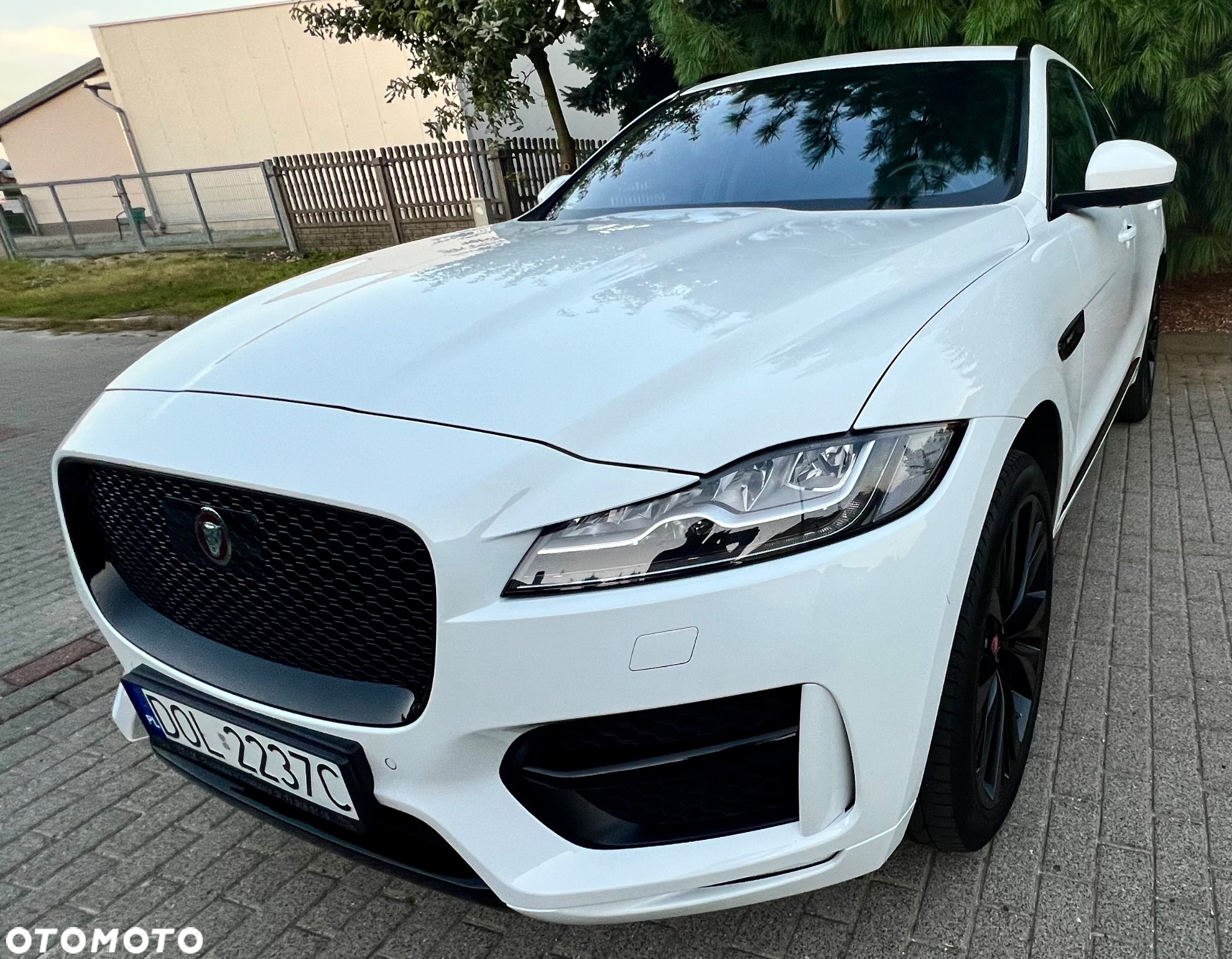 Jaguar F-Pace 2.0 i4P AWD R-Sport - 9