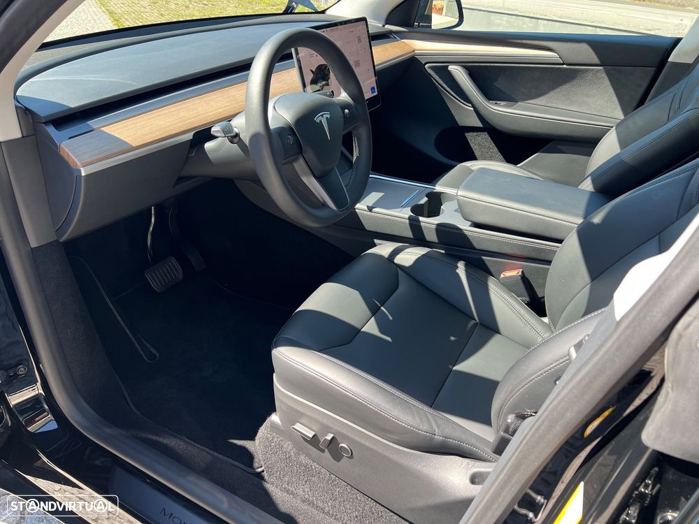 Tesla Model Y Standard — fotografia 15