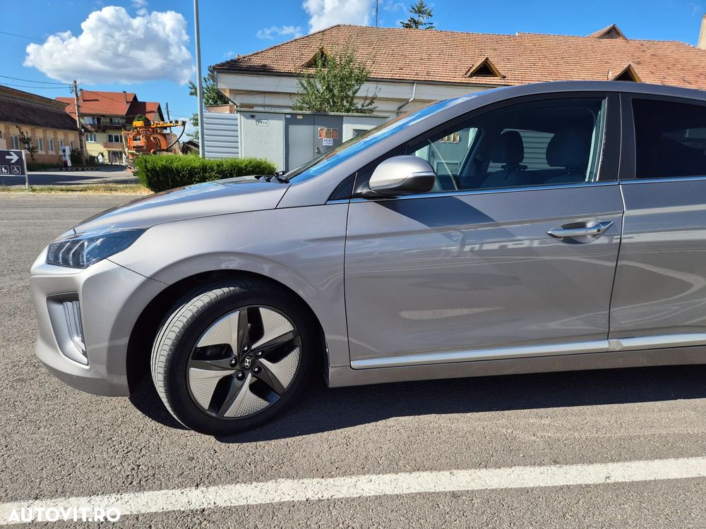 Hyundai IONIQ - 10