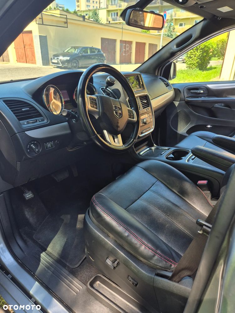 Dodge Grand Caravan - 26