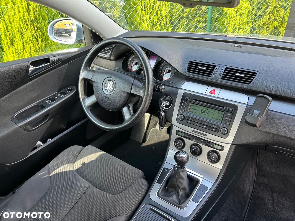Volkswagen Passat 1.6 FSI Comfortline - 15