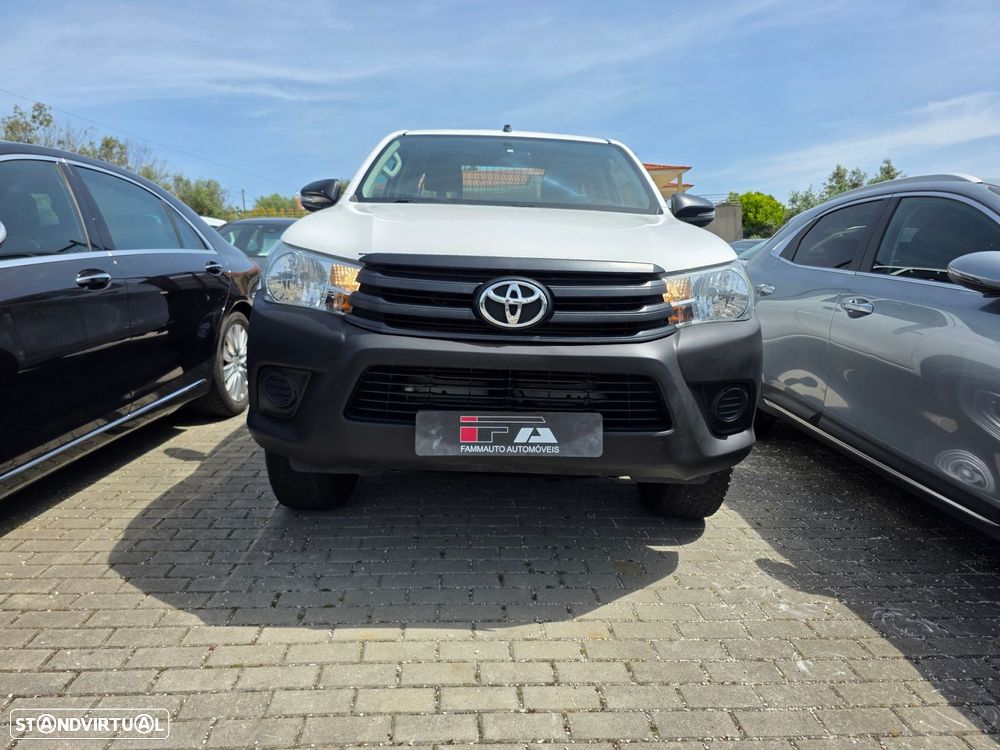 Toyota Hilux 2.4 D-4D 2WD CD CM 3L - 5