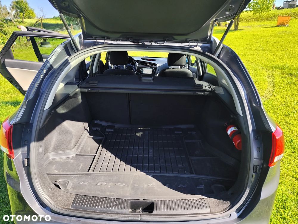 Kia Ceed - 14